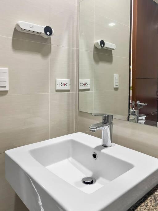 One Uptown Residences Bgc 따구익 외부 사진