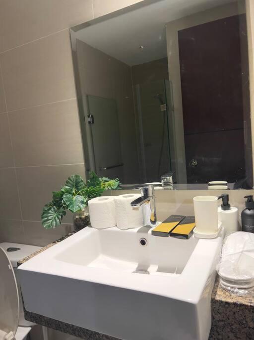 One Uptown Residences Bgc 따구익 외부 사진