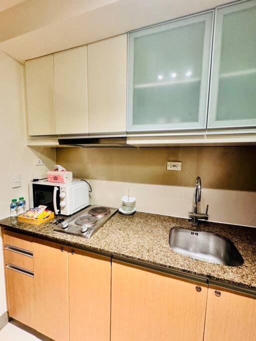 One Uptown Residences Bgc 따구익 외부 사진