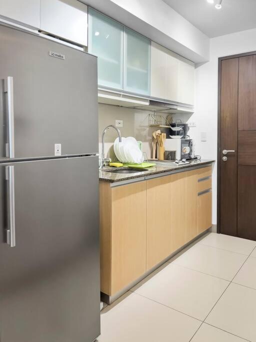 One Uptown Residences Bgc 따구익 외부 사진