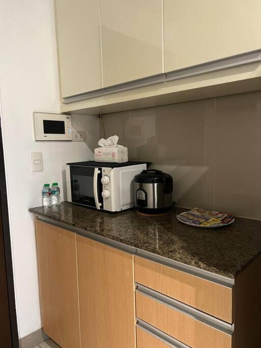 One Uptown Residences Bgc 따구익 외부 사진