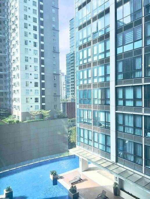 One Uptown Residences Bgc 따구익 외부 사진