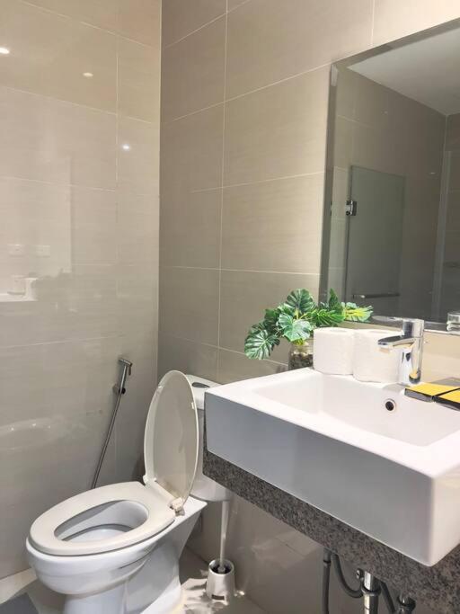 One Uptown Residences Bgc 따구익 외부 사진