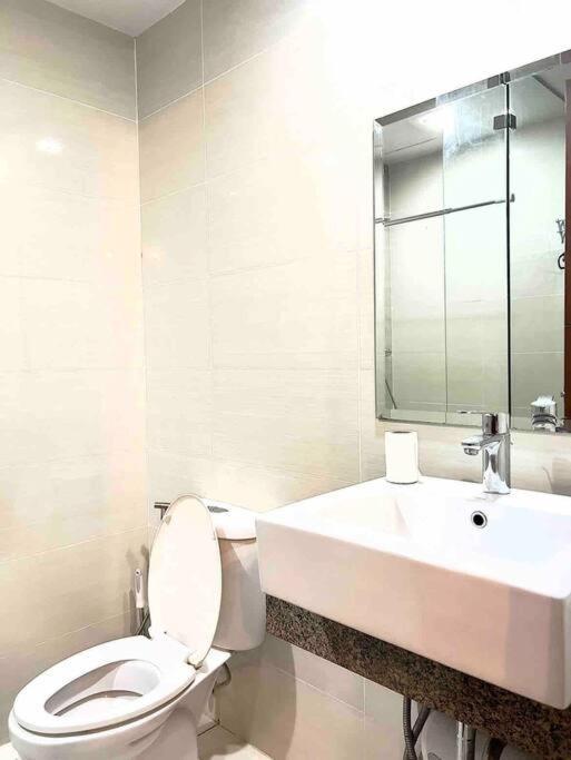 One Uptown Residences Bgc 따구익 외부 사진