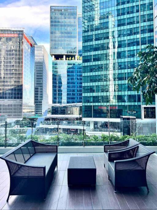 One Uptown Residences Bgc 따구익 외부 사진