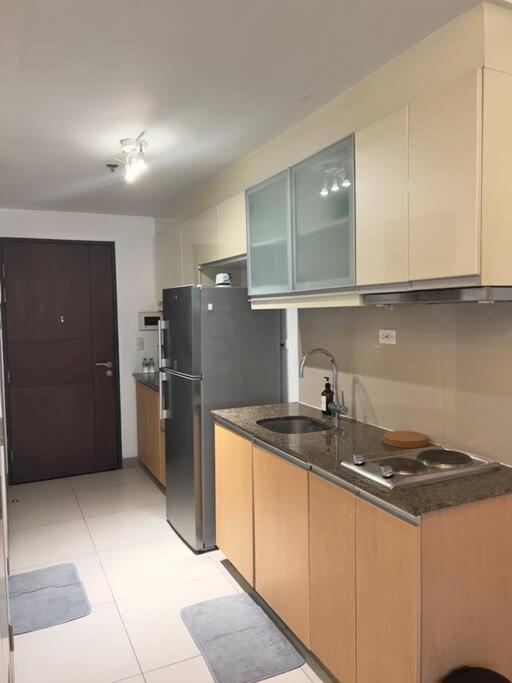 One Uptown Residences Bgc 따구익 외부 사진