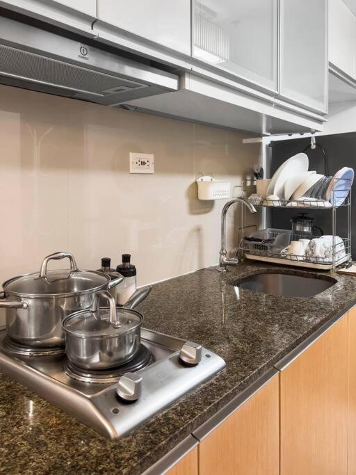 One Uptown Residences Bgc 따구익 외부 사진